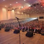 Atlikėjas Kastytis Kerbedis džiaugiasi gausia auditorija. Liudmilos Felčinskajos nuotr.