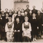 Su Semeliškių vidurinės mokyklos mokiniais apie 1957–1959 m.