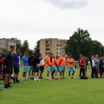 Turnyre prizines vietas užėmusios komandos laukia apdovanojimų ceremonijos