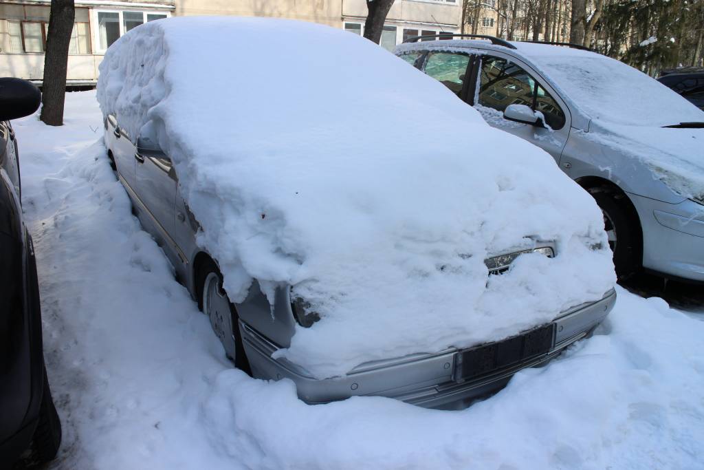 Apleistų automobilių savininkams gresia baudos