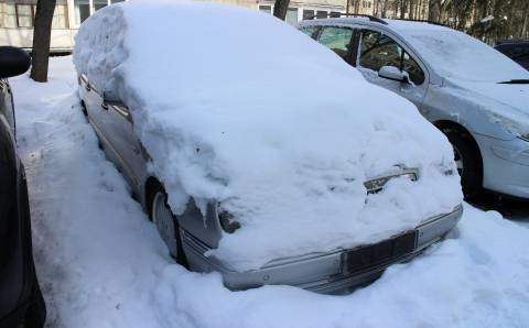 Apleistų automobilių savininkams gresia baudos