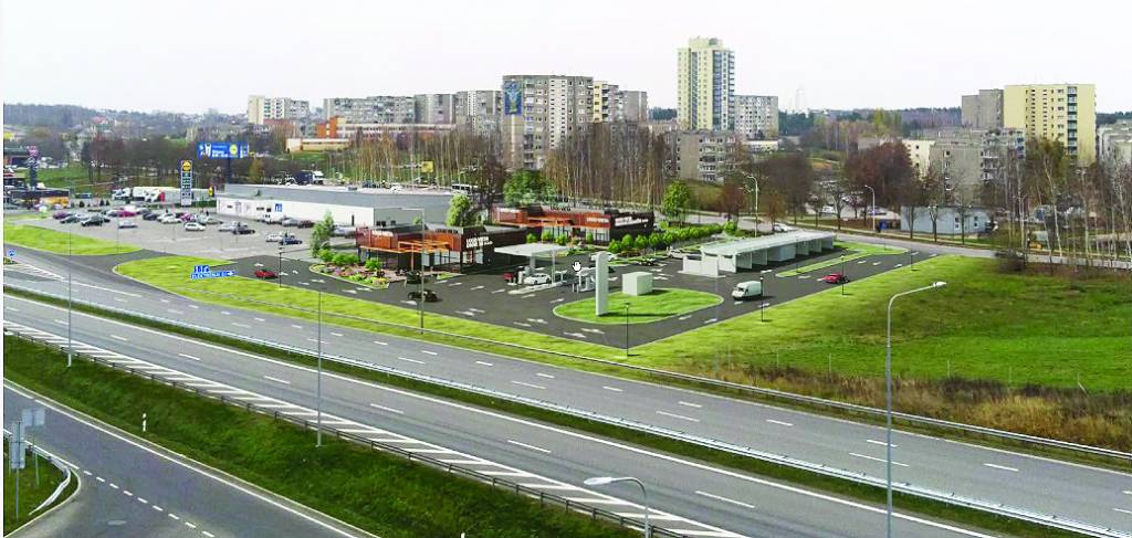Prie autostrados iškils greito maisto restoranai, plovykla, degalinė