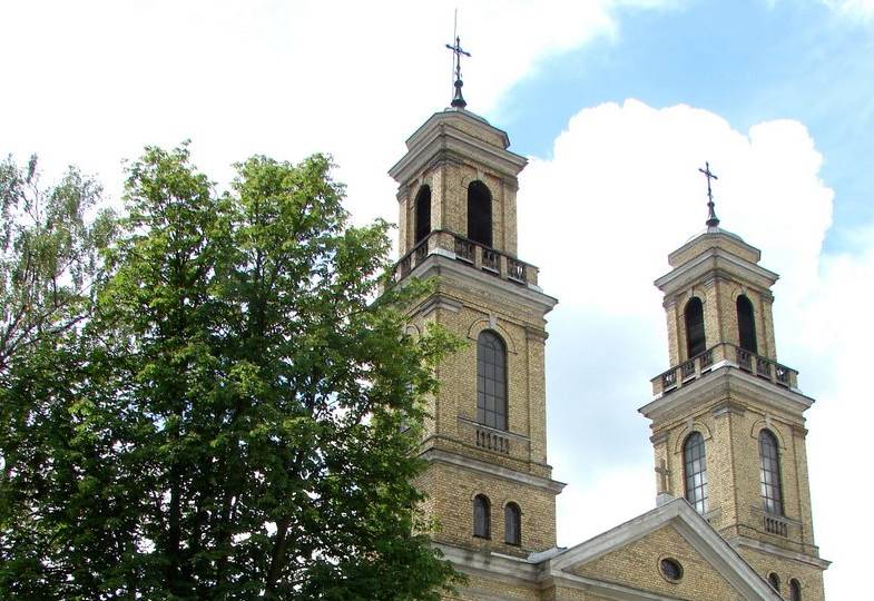 Vievio Šv. Onos bažnyčios iškilios asmenybės bei meno kūriniai