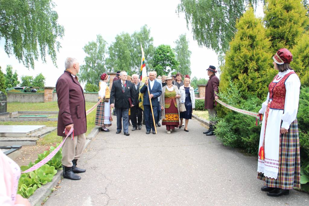 Kas gyvi liko, susitiko