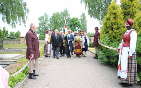 Kas gyvi liko, susitiko