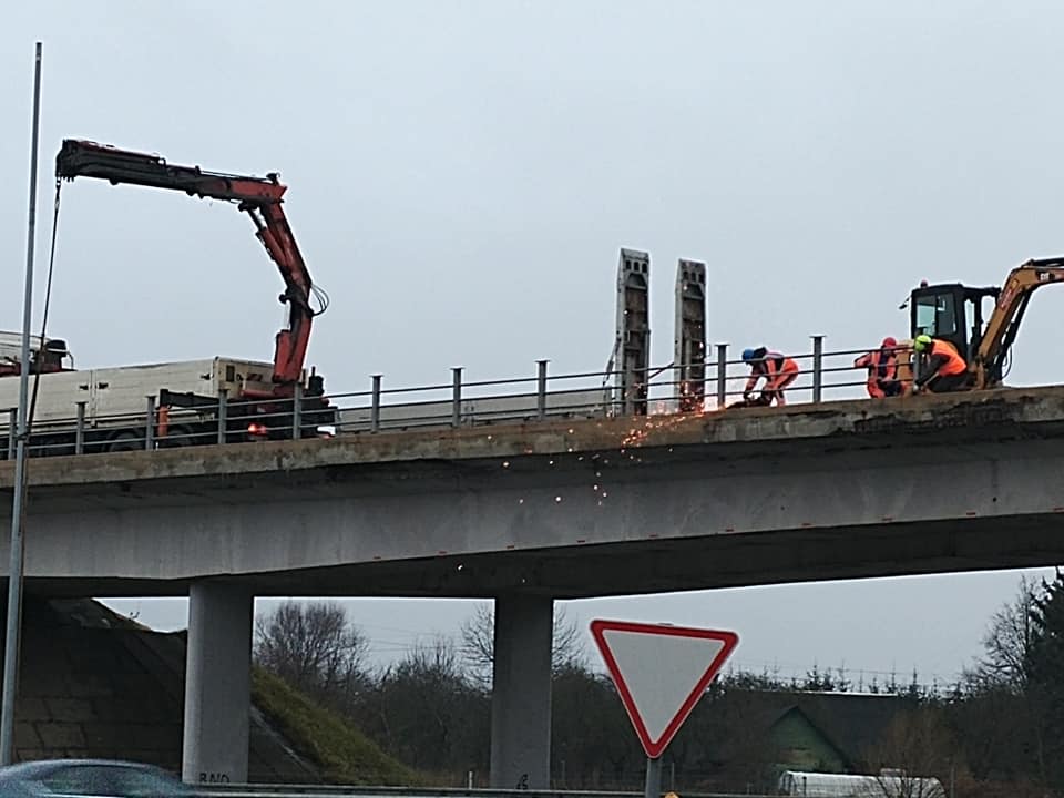 Ar teks vieviškiams į Vievį per Abromiškes sukti