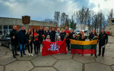 Istorinis įvykis: sidabro medaliai moterų ledo ritulio čempionate