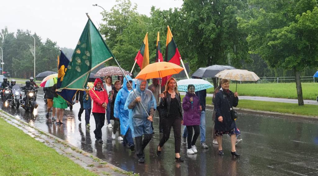 Liepos 6-osios akimirkos – gražios kalbos ir vaizdai arba priminimas: kas esi?