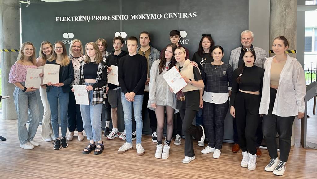 Mokytis gimnazijoje ir profesinėje mokykloje tuo pačiu metu yra privalumas!