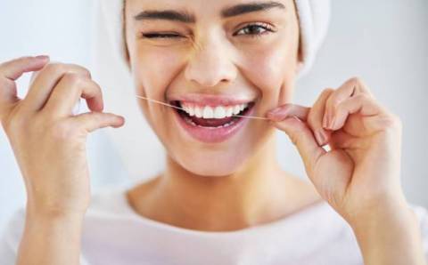 Tarpdančių valymo svarba kasdienėje burnos priežiūroje