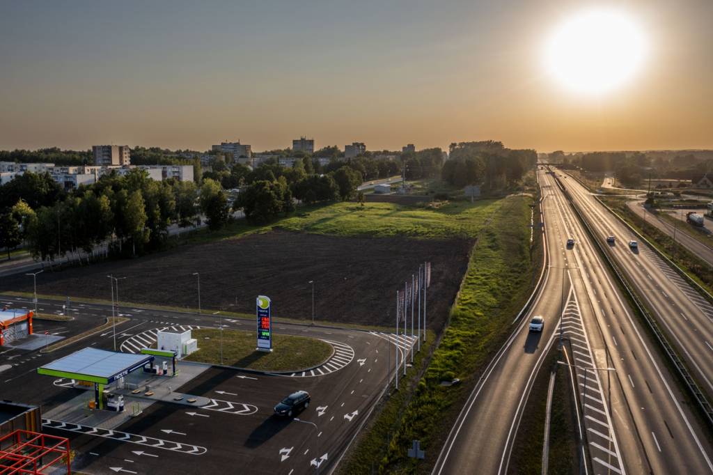 Dar daugiau kokybiškesnių paslaugų Elektrėnuose – atidaryta „Neste“ degalinė 