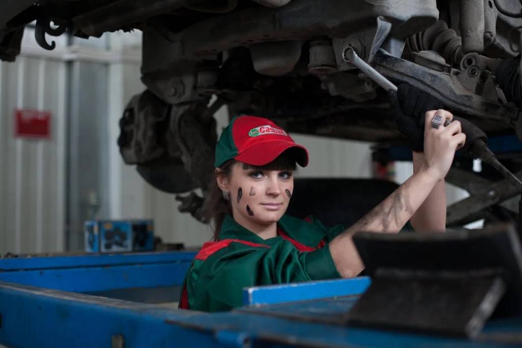 Ką daryti, kad automobilio remontas kainuotų pigiau?