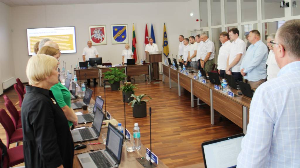Naujienos iš savivaldybės tarybos posėdžio. Tylos minutė Ukrainai ir pakrančių problemoms