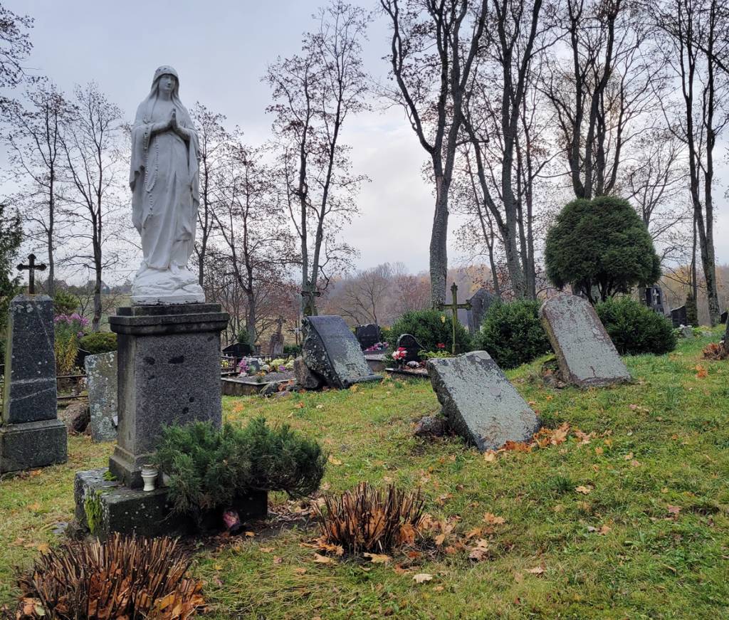 Vėlinės – tinkamas laikas ieškoti gyvenimo prasmės