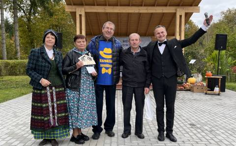 Apdovanoti gražiausių sodybų savininkai Kazokiškių seniūnijoje