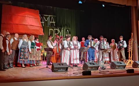 Liaudiškos muzikos šventė „Ramta Drylia“: liaudiškos muzikos formų įvairovė ir nesibaigiantis juokas