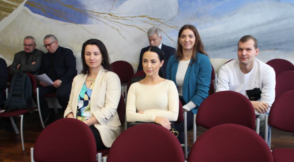 Naujienos iš savivaldybės tarybos posėdžio. Pertrauka ilga, posėdis trumpas, sprendimai – reikšmingi