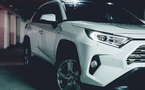 Naudoti automobiliai Toyota RAV4 pasižymi patogumu ir išskirtinėmis savybėmis