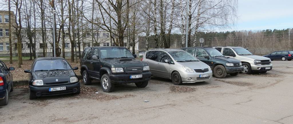 Draudžiama neeksploatuojamus automobilius laikyti bendrojo naudojimo vietose