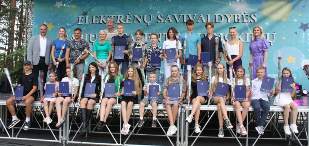 Šventėje apdovanoti gabiausi ir talentingiausi Elektrėnų savivaldybės mokiniai