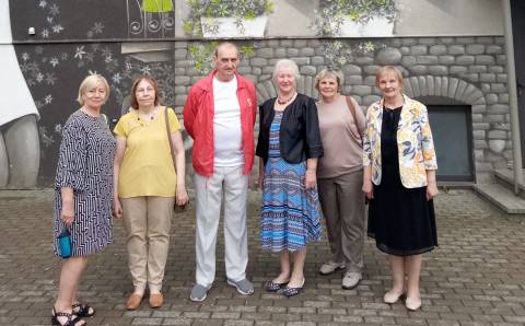 Susitiko prieš 50 metų buvę abiturientai