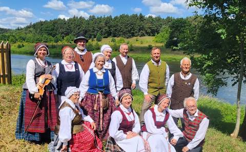 Elektrėnai – geografinis Dzūkijos pakraštys: folkloro ansamblyje „Runga“ būrėsi įvairių tarmių šeimos, kurioms rūpėjo lietuviškos tradicijos bei vertybės