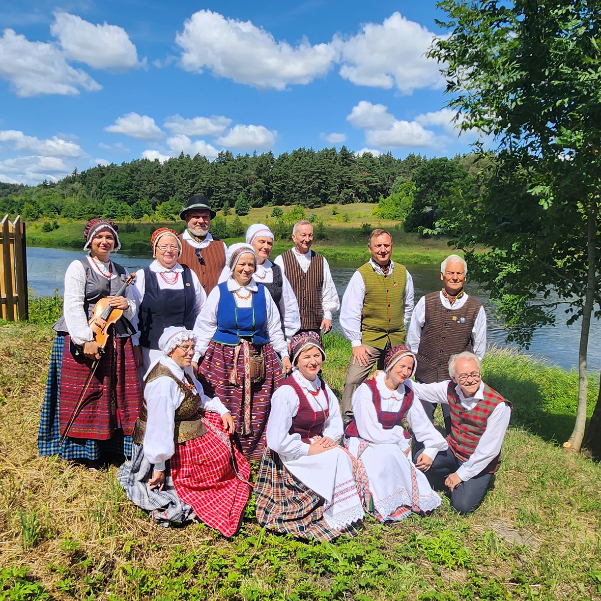 Elektrėnai – geografinis Dzūkijos pakraštys: folkloro ansamblyje „Runga“ būrėsi įvairių tarmių šeimos, kurioms rūpėjo lietuviškos tradicijos bei vertybės