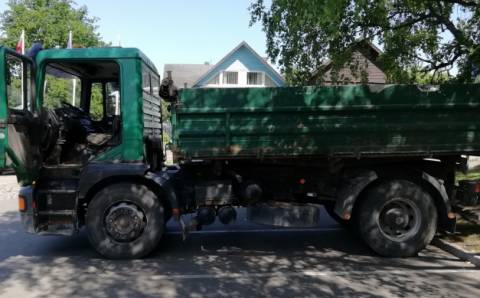 Už neteisėtai vežtas atliekas paimtas automobilis