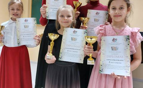 Vievio meno mokyklos akordeonistų sėkmė konkurse