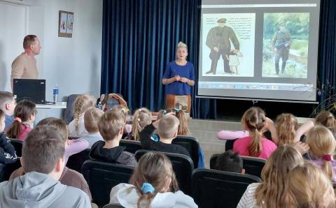 Kietaviškių bibliotekoje knygų pristatymas-edukacija