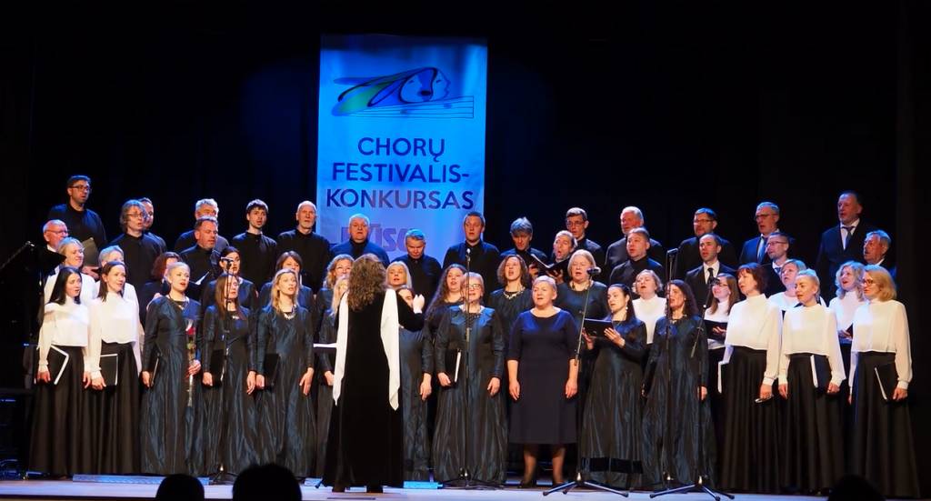 CHORŲ FESTIVALIS-KONKURSAS „MŪSŲ DAINOSE“: VALSTYBINIO KAMERINIO CHORO „POLIFONIJA“ KONCERTAS VIEVYJE