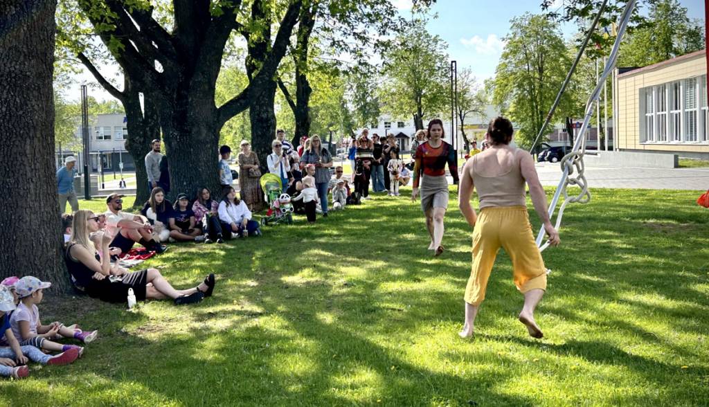 Festivalį atidarė Elektrėnuose viešėjęs unikalus „Taigi cirkas“