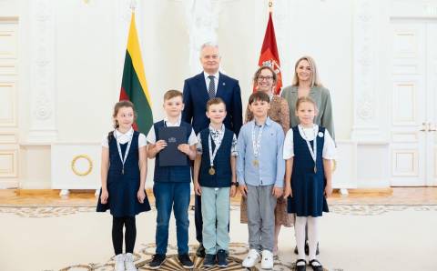 Prezidentas įteikė apdovanojimus jauniesiems šachmatų turnyro dalyviams