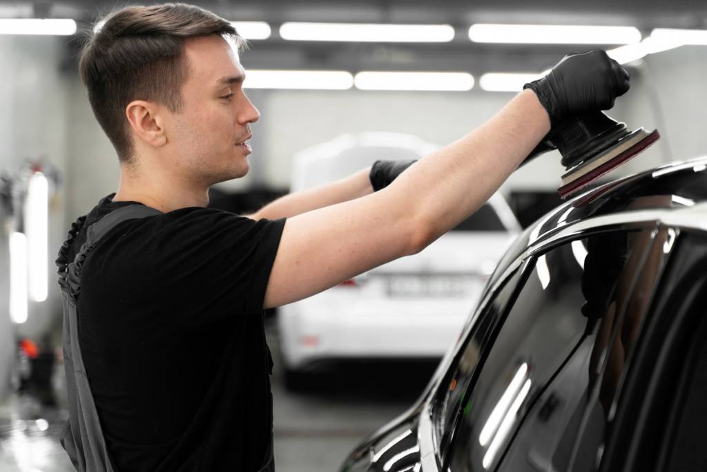 Įvairių automobilių stiklų pažeidimų tipų supratimas ir jų sprendimai