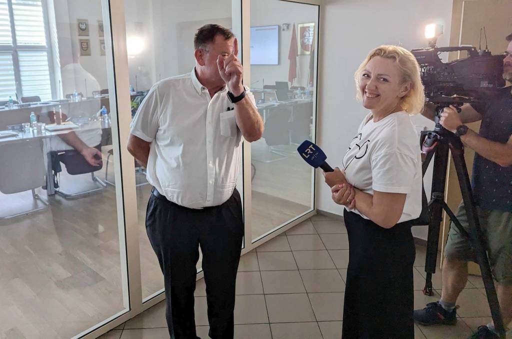 Naujienos iš savivaldybės tarybos posėdžio. Visi darbai visuomenei: turto atpirkimai, mokesčių nustatymai, strategijų patvirtinimai, garbės piliečio vardo suteikimai…