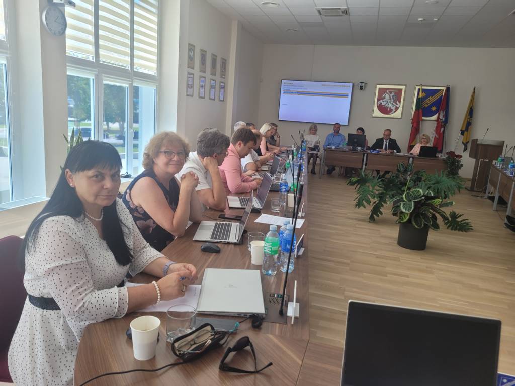 Daugumos ir mažumos valandėlėse: iš kur gauna ir kur leidžia pinigus
