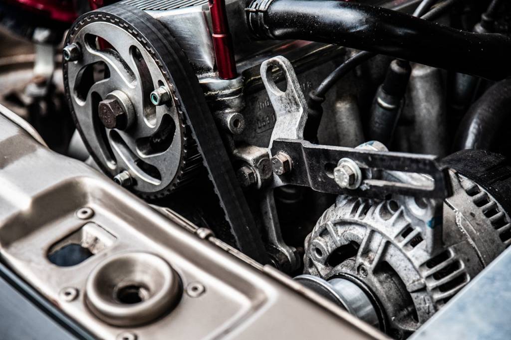 Naudotos automobilių dalys internetu: kas jas perka?