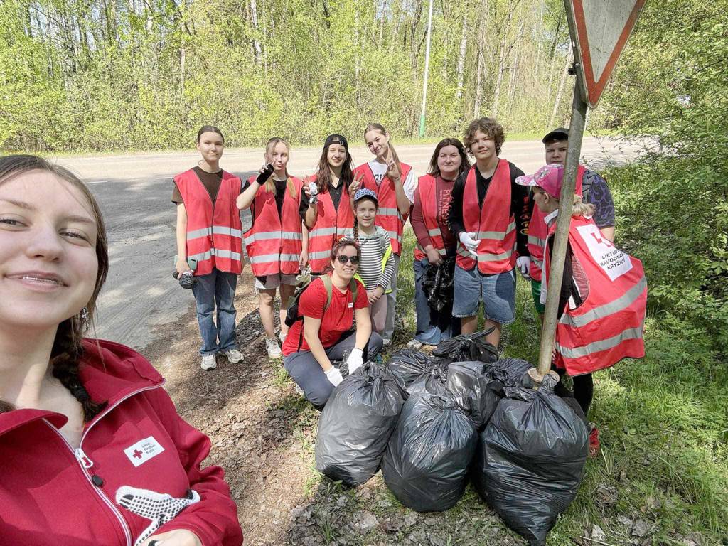 Gali padėti kiekvienas – savanorystė Lietuvos Raudonojo Kryžiaus Elektrėnų skyriuje