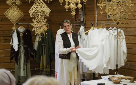 Atidaryta Vidos Juknelienės paroda „Nuo dygsnio iki šiaudų sodo“