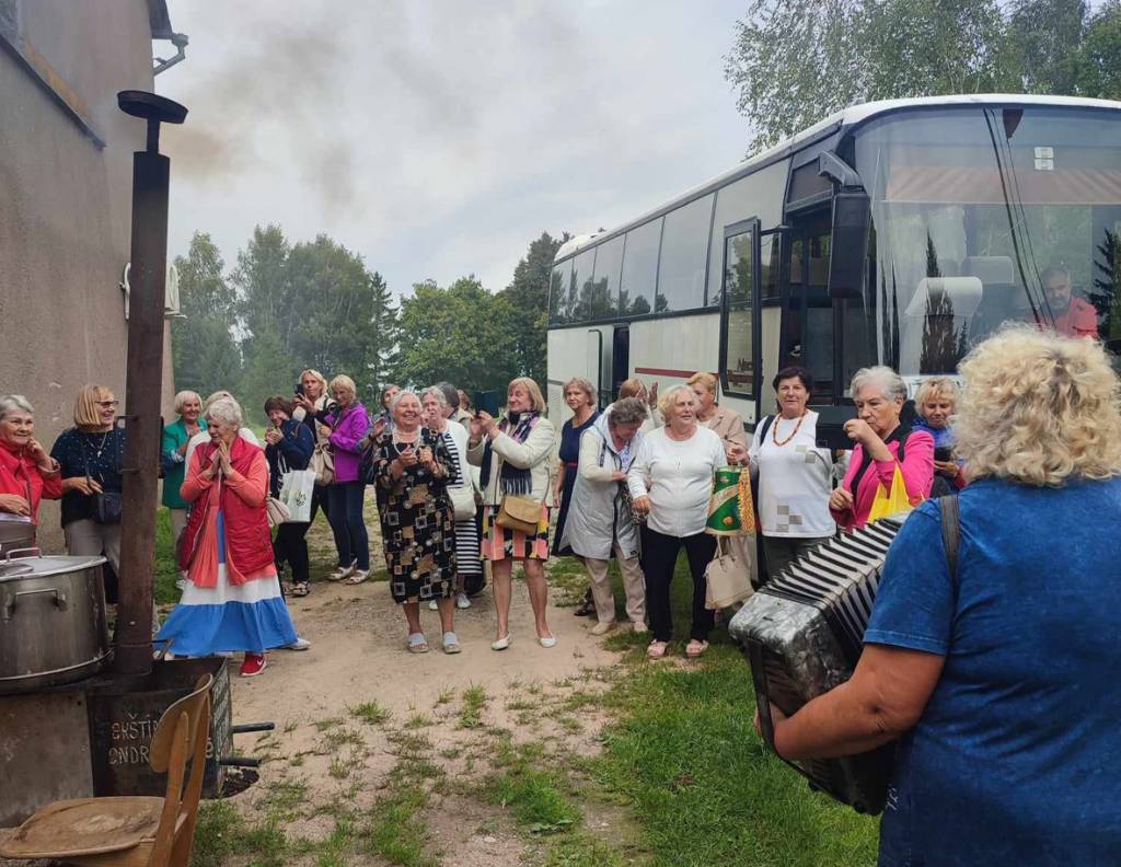 Ir gyvenimas tęsiasi