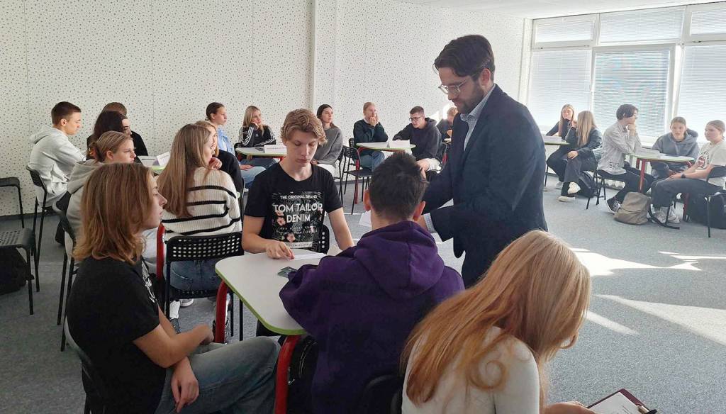 Tarpinstitucinio bendradarbiavimo simuliacija „Versmės“ gimnazijoje