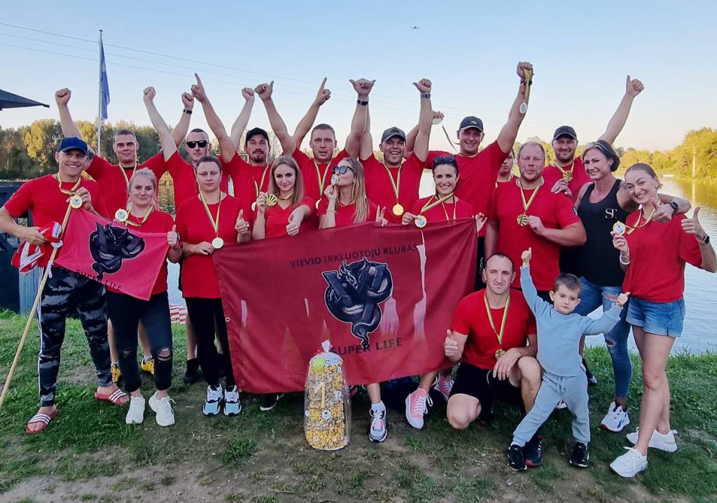 „Super Life“ komanda triumfavo sezono uždarymo varžybose Panevėžyje: pirmosios vietos pergalė ir ateities siekiai!