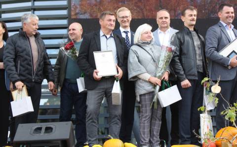 Derliaus šventė Elektrėnuose. Derlius ant prekystalių, sriuboje ir ūkininkų diskusijose