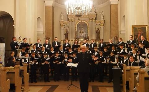 Chorų festivalis-konkursas „Mūsų dainose“: berniukų ir jaunuolių choro „Ąžuoliukas“ koncertas Vievyje