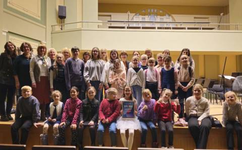 Jaunieji talentai scenoje: Veronika Troščenko ir Sofija Radvilaitė – išskirtinis pasirodymas su VDU kameriniu orkestru