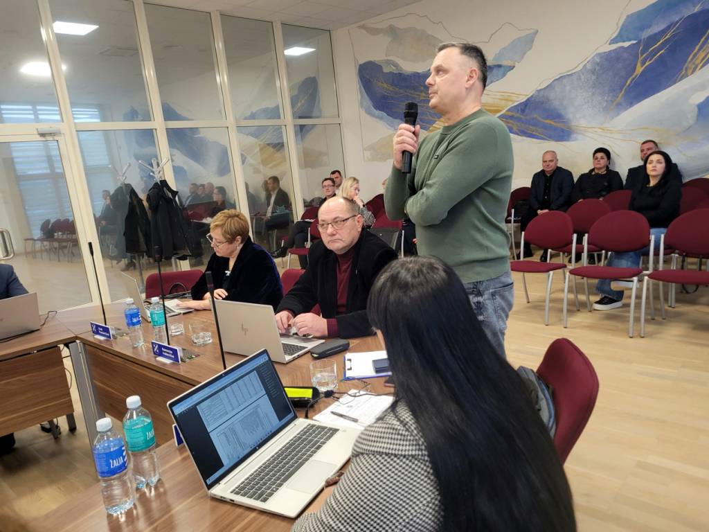 Apie prioritetus, keliamas  kainas ir balsavimus