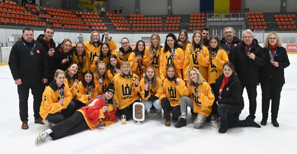 Ledo ritulio sostinėje aršiu ir kovingu sportu užsiima ne tik vyrai, miesto vardą Lietuvos ir tarptautinėje arenoje garsina būrys moterų