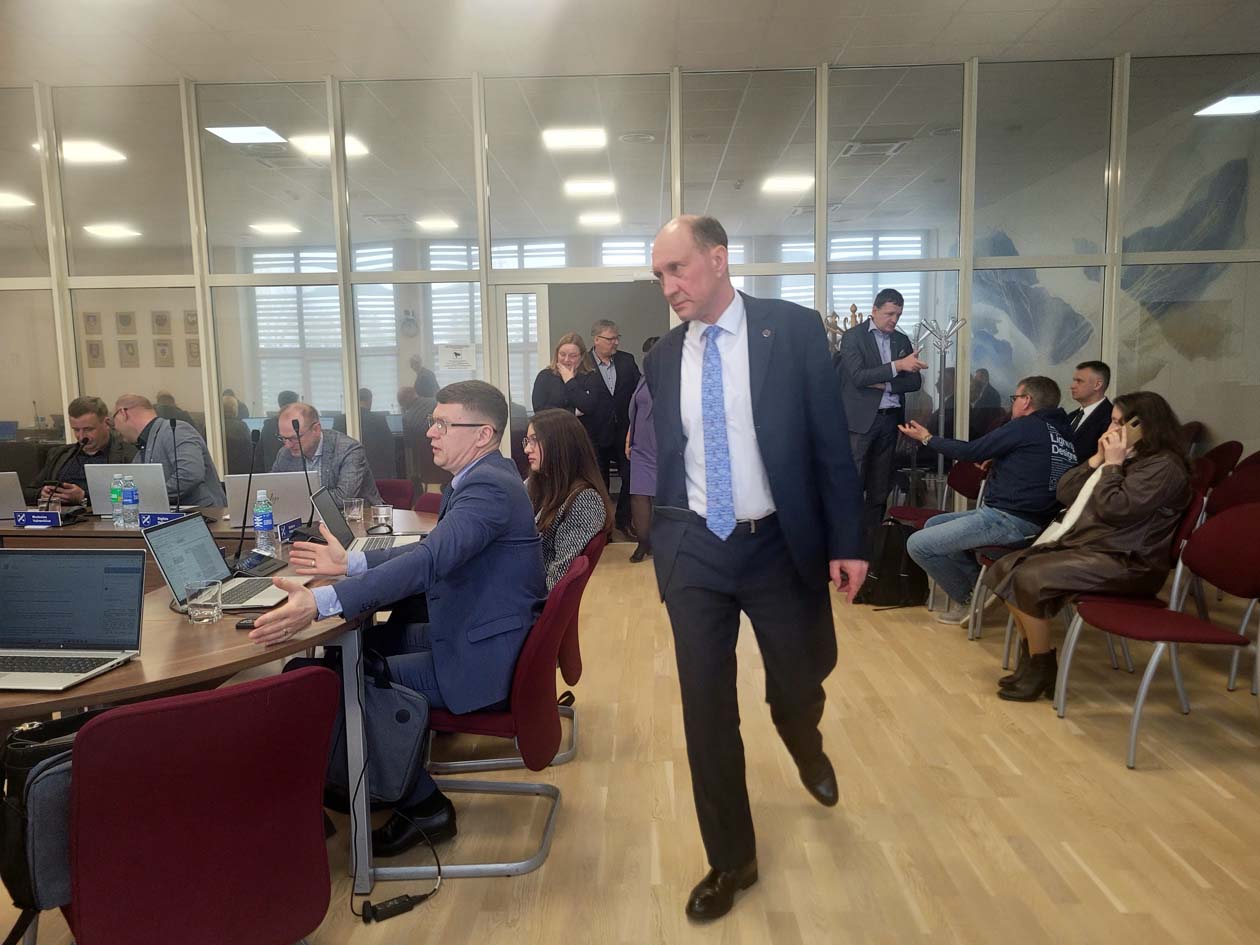 Apie parduodamas žemes, nematančius reikalo ir kitus svarbius reikalus