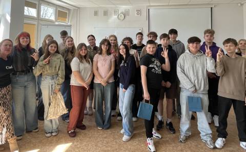 Anglų kalbos kalbėjimo konkursas: žinios, saviraiška, kūryba