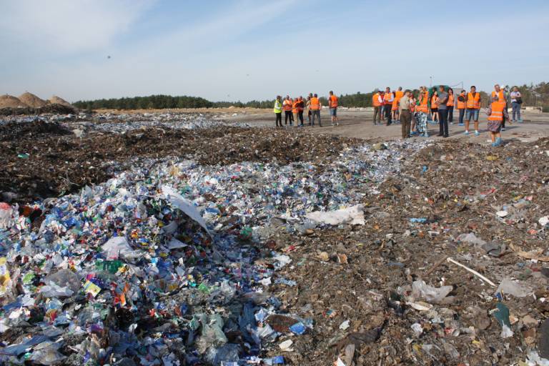 Pernai itin sustiprėjus kvapams, sąvartyne lankėsi bendruomenių, savivaldybės, Seimo bei vyriausybės atstovai